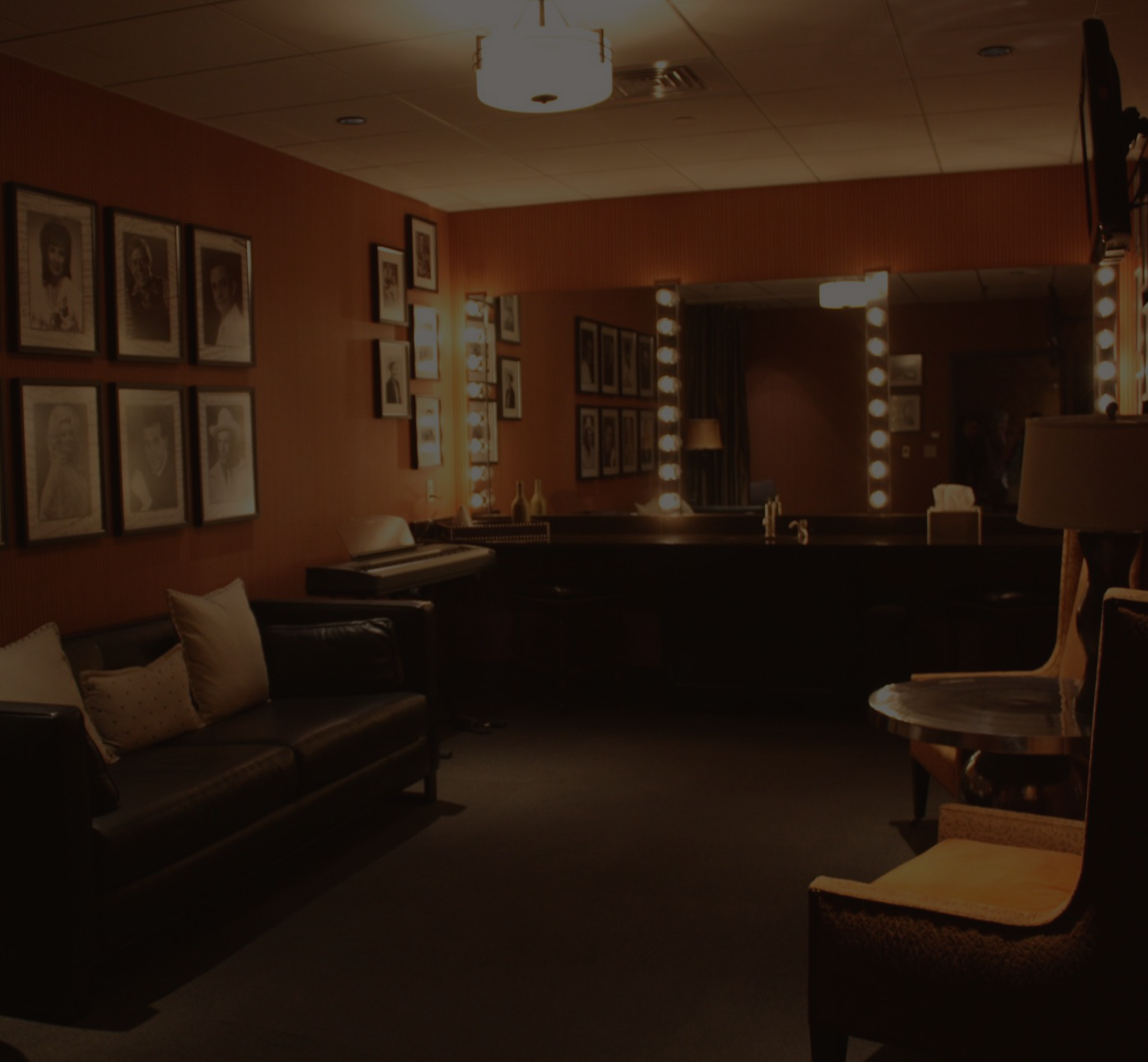 GREEN ROOM 01